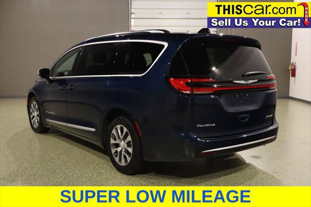 Used 2025 Chrysler Pacifica Pinnacle FWD image 6