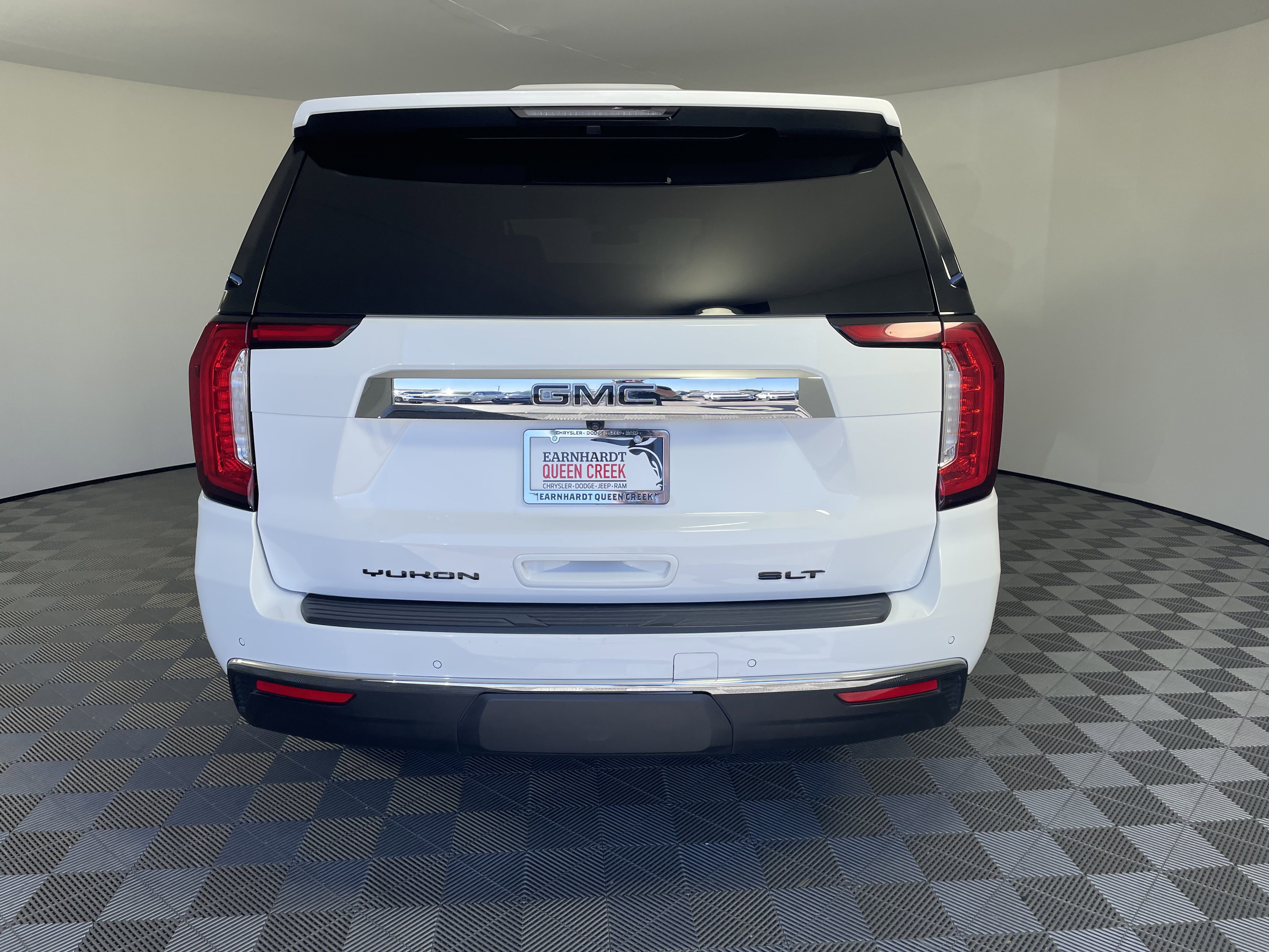 Used 2022 GMC Yukon SLT w/ SLT Luxury Package image 4