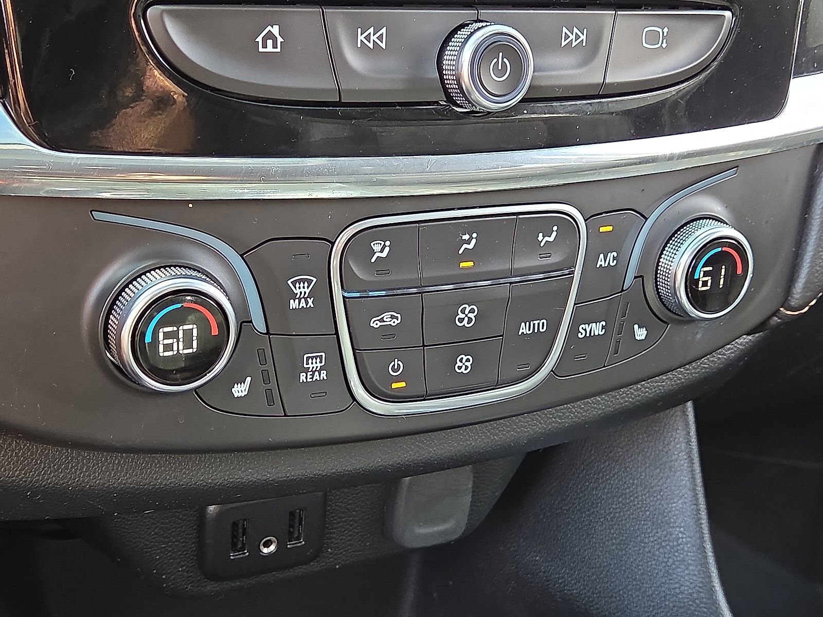 Used 2019 Chevrolet Traverse LT w/ LT Premium Package image 17