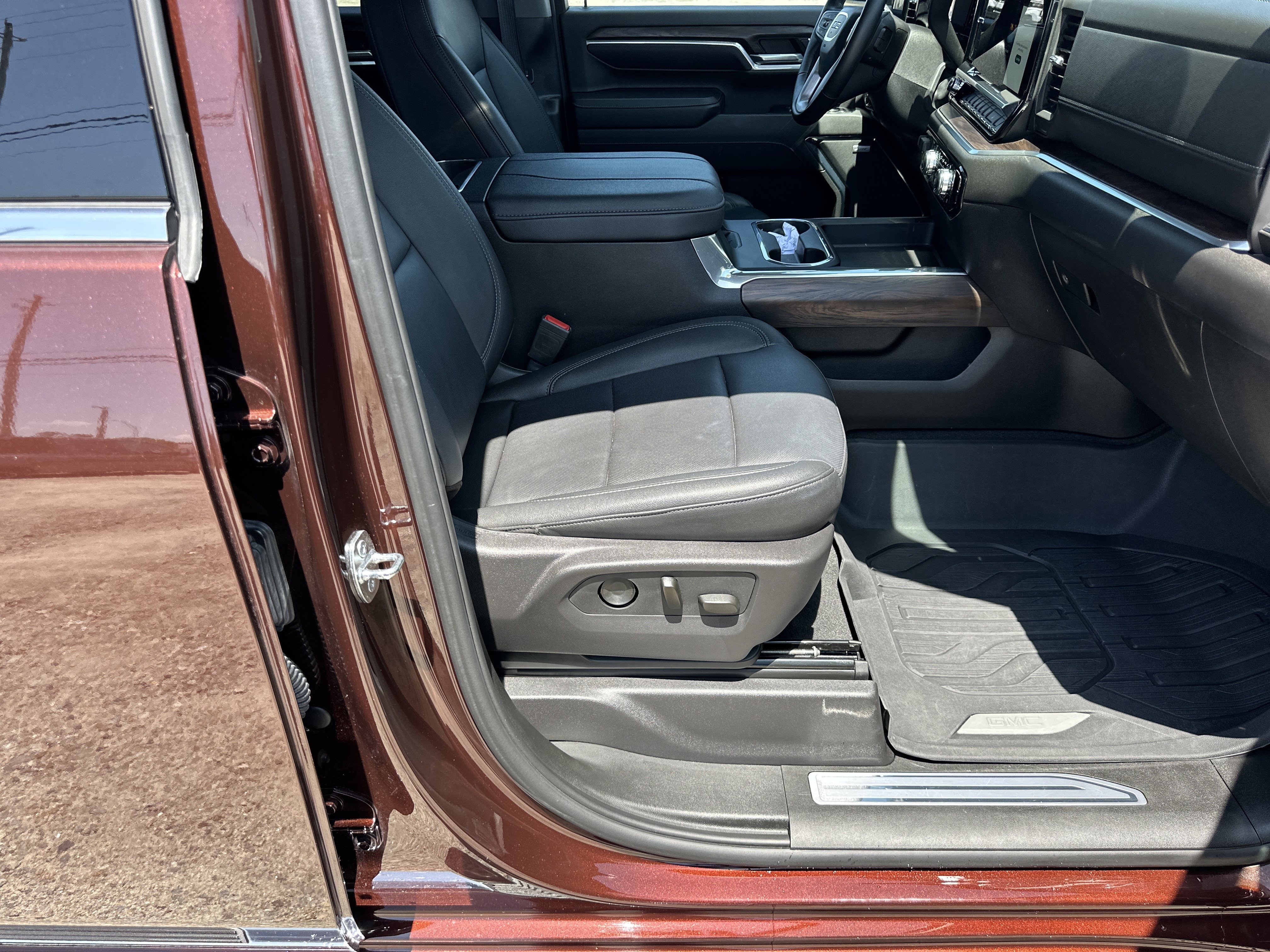 Certified 2024 GMC Sierra 2500 SLT w/ SLT Premium Package AWD/4WD image 17