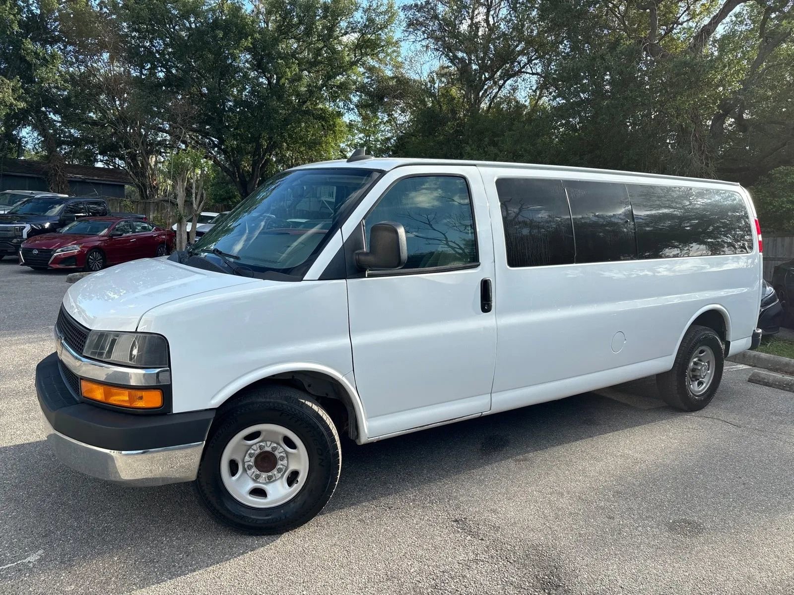 Used 2020 Chevrolet Express 3500 LT w/ LT Preferred Equipment Group RWD image 3