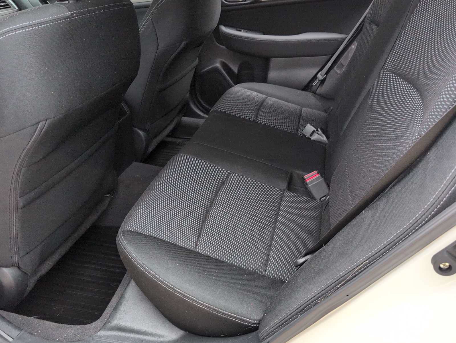 Used 2016 Subaru Outback 2.5i Premium AWD/4WD image 19