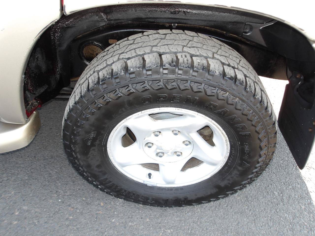 Used 2001 Toyota Sequoia SR5 AWD/4WD image 24