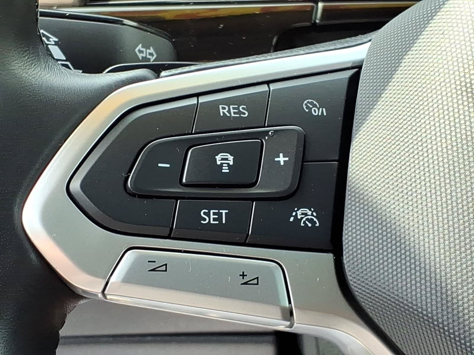 Used 2024 Volkswagen Atlas SEL Premium R-Line AWD/4WD image 23