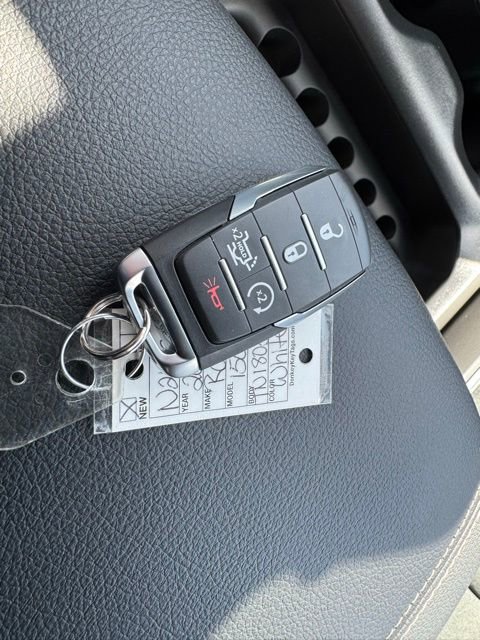 New 2026 RAM 1500 4x4 Crew Cab image 31