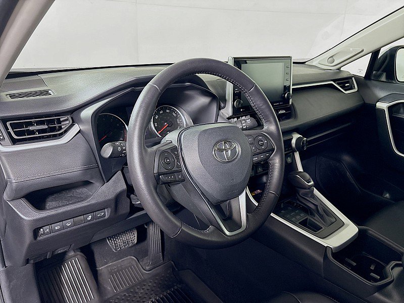 Used 2022 Toyota RAV4 XLE Premium image 9