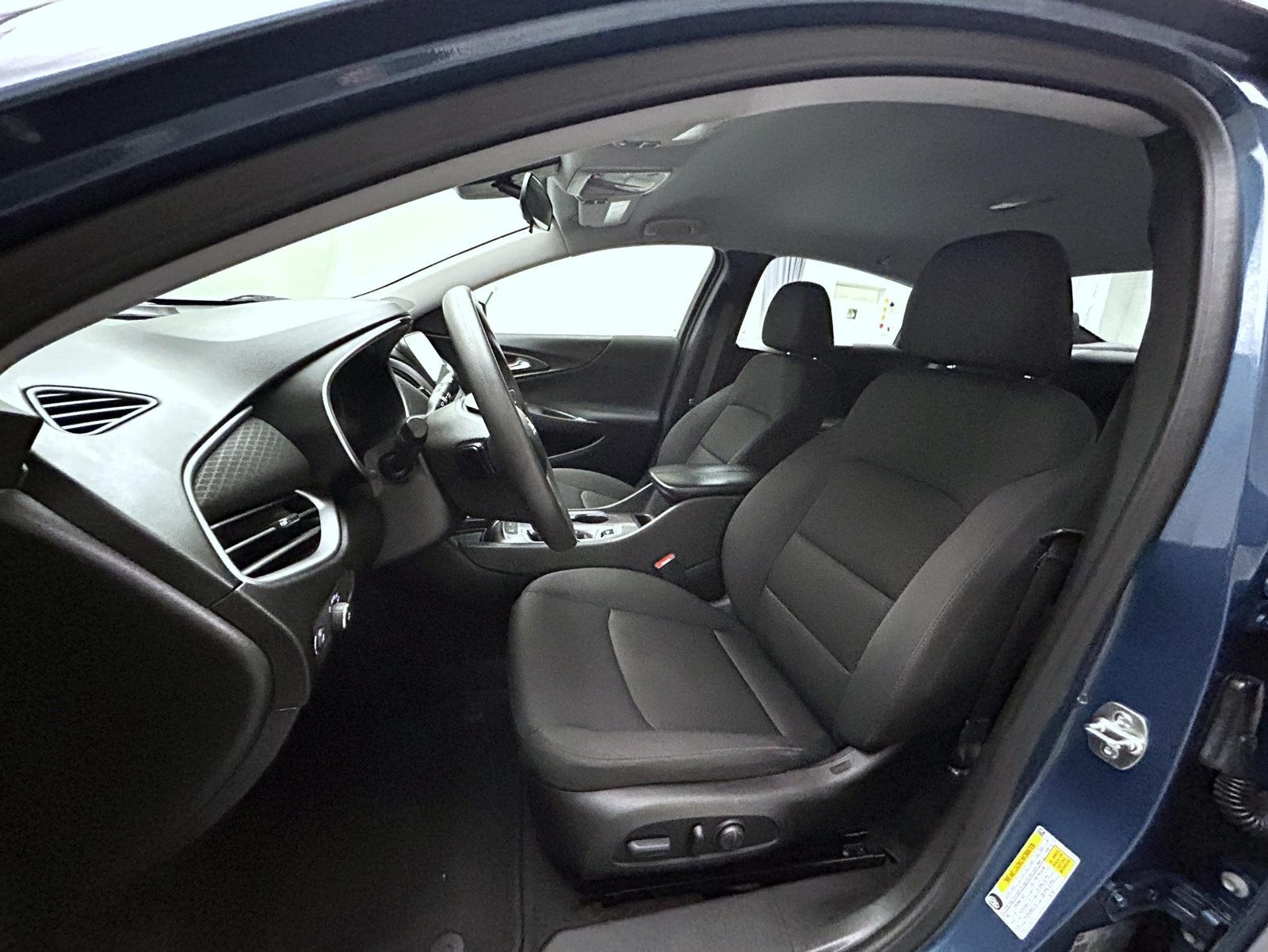 Used 2025 Chevrolet Malibu LT FWD image 10