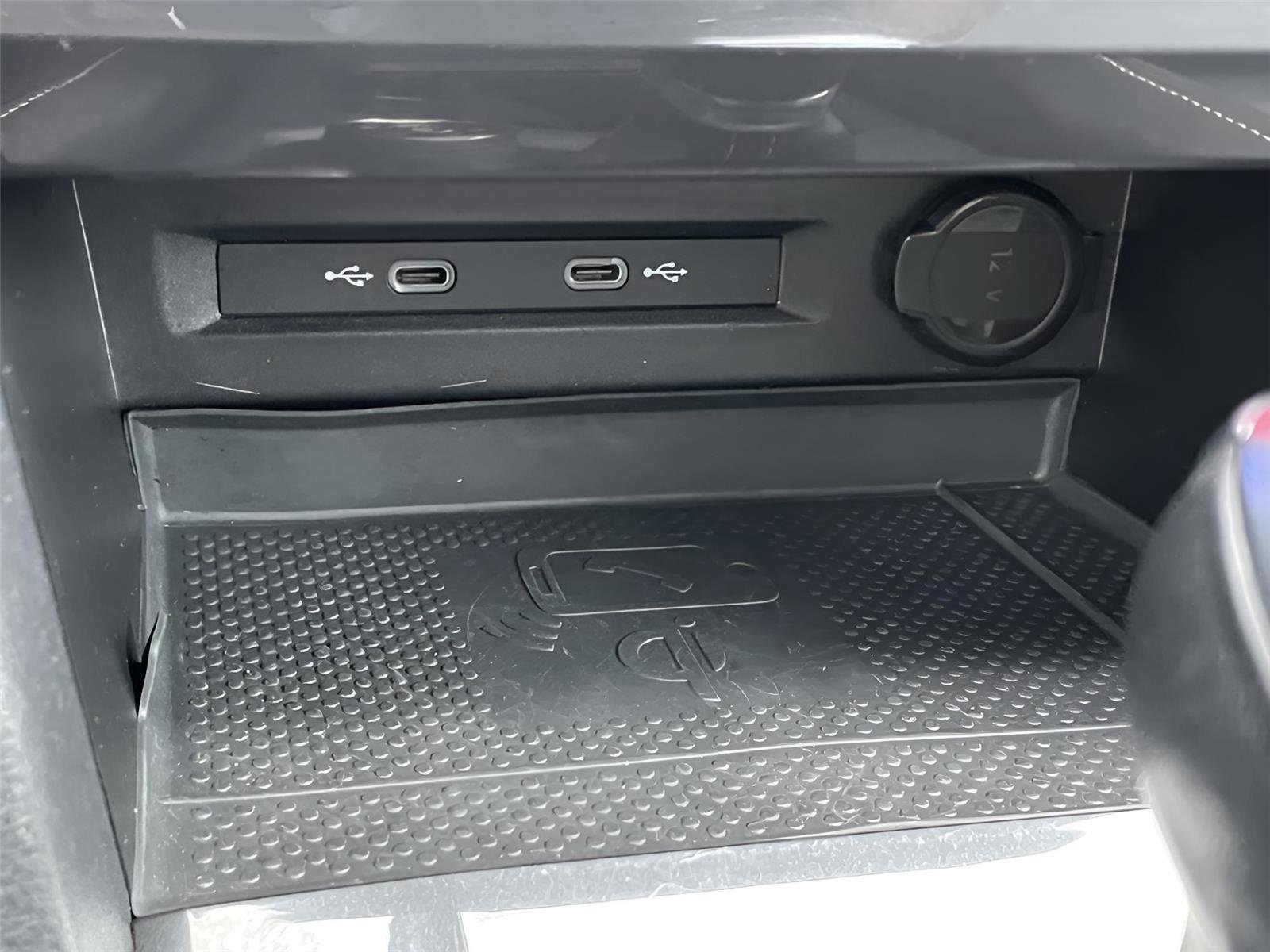 Used 2022 Volkswagen Tiguan SE R-Line image 31