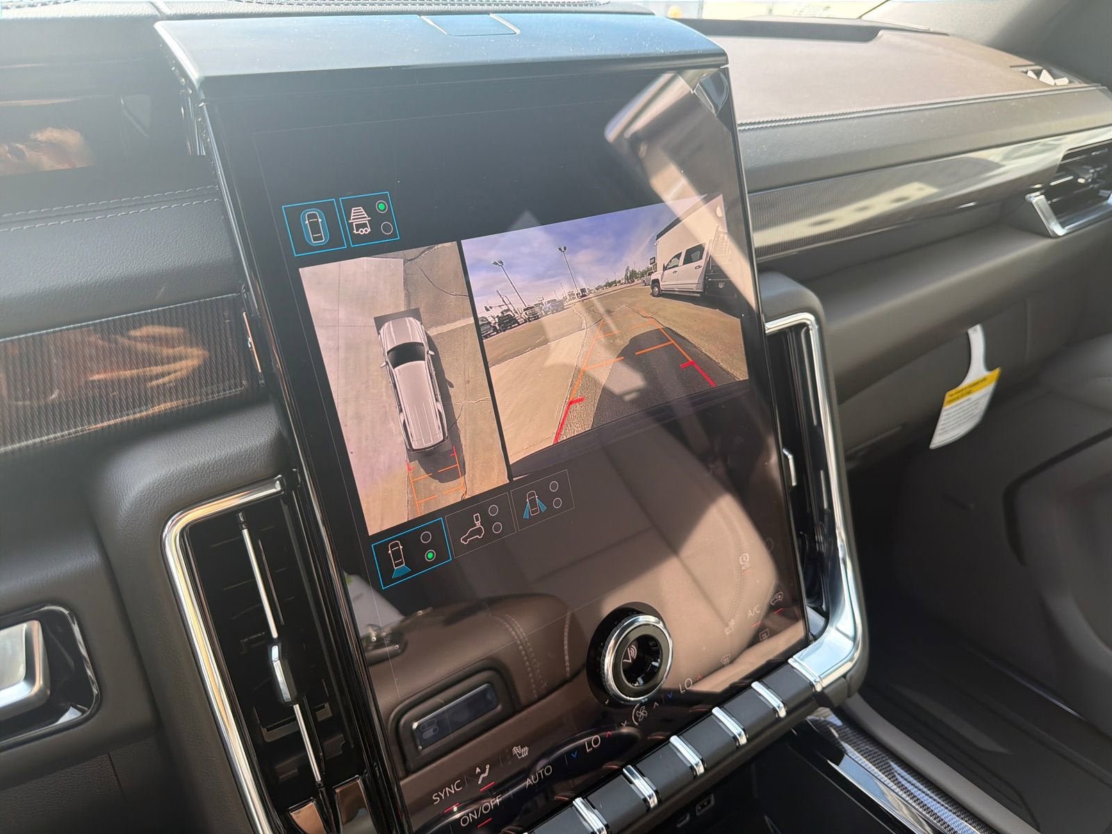 New 2026 GMC Yukon XL Elevation w/ LPO, Get Active Package image 24