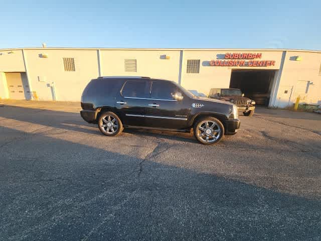 Used 2011 Cadillac Escalade Premium AWD/4WD image 17