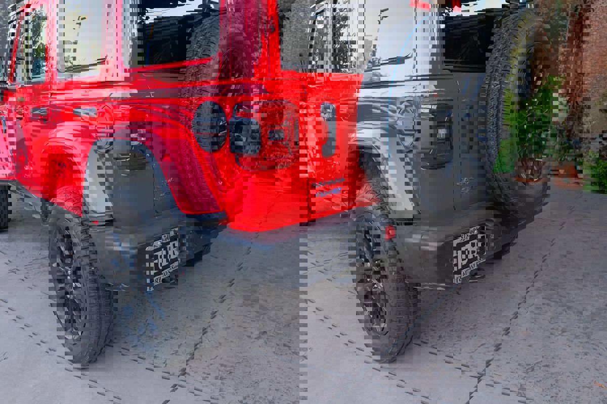 Used 2025 Jeep Wrangler Sahara w/ Safety Group image 40