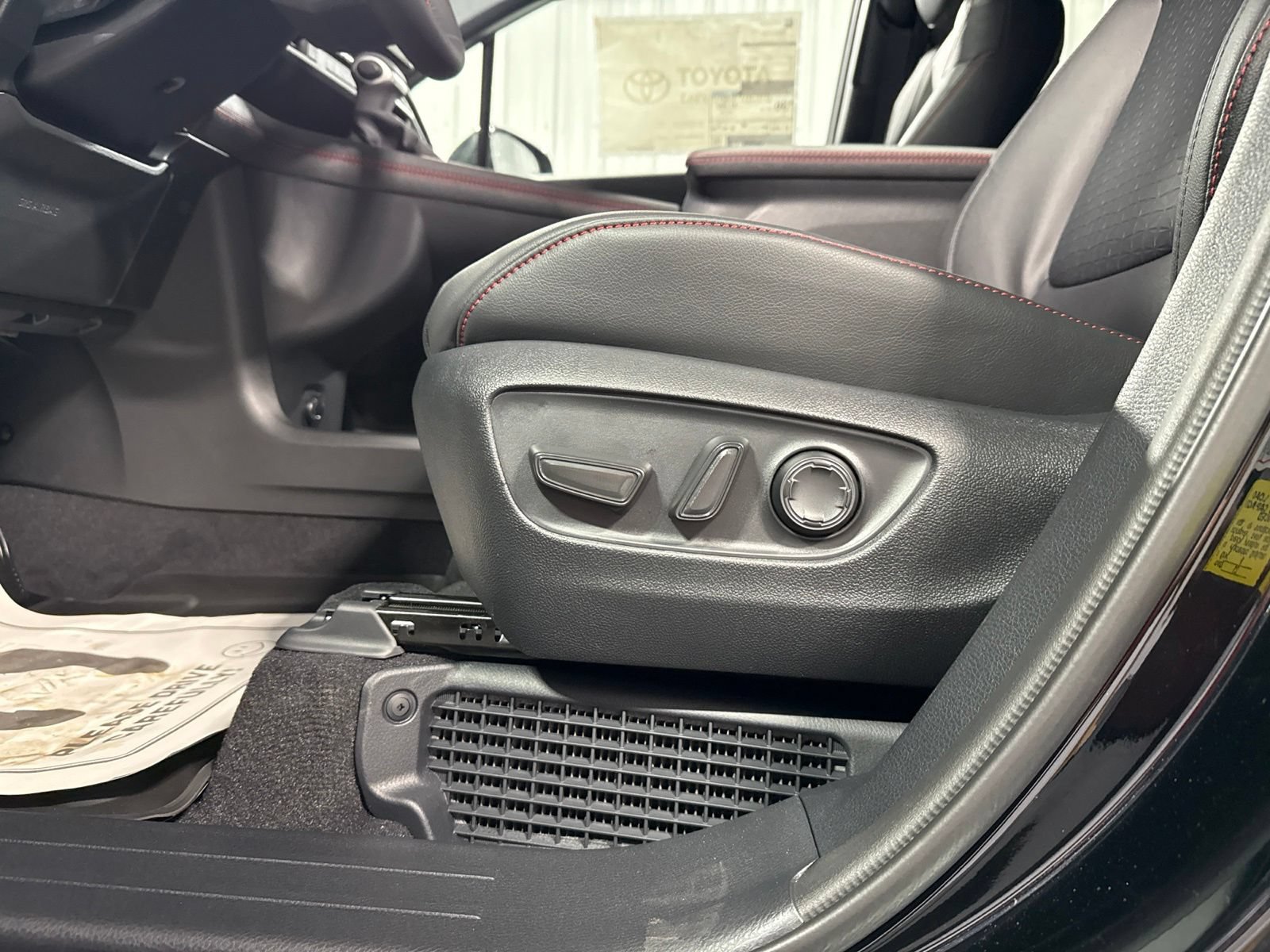 New 2026 Toyota Sienna XSE FWD image 22
