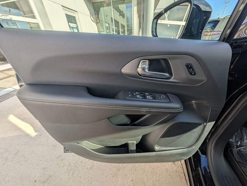 New 2026 Chrysler Pacifica Select w/ S Appearance Package FWD image 39