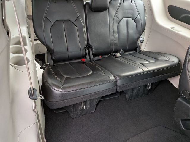 Used 2023 Chrysler Pacifica Touring-L image 27