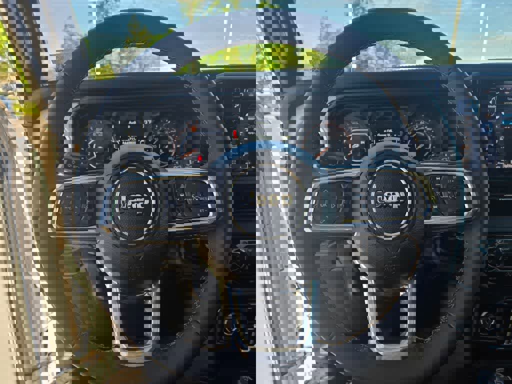 Used 2025 Jeep Wrangler Sahara image 22