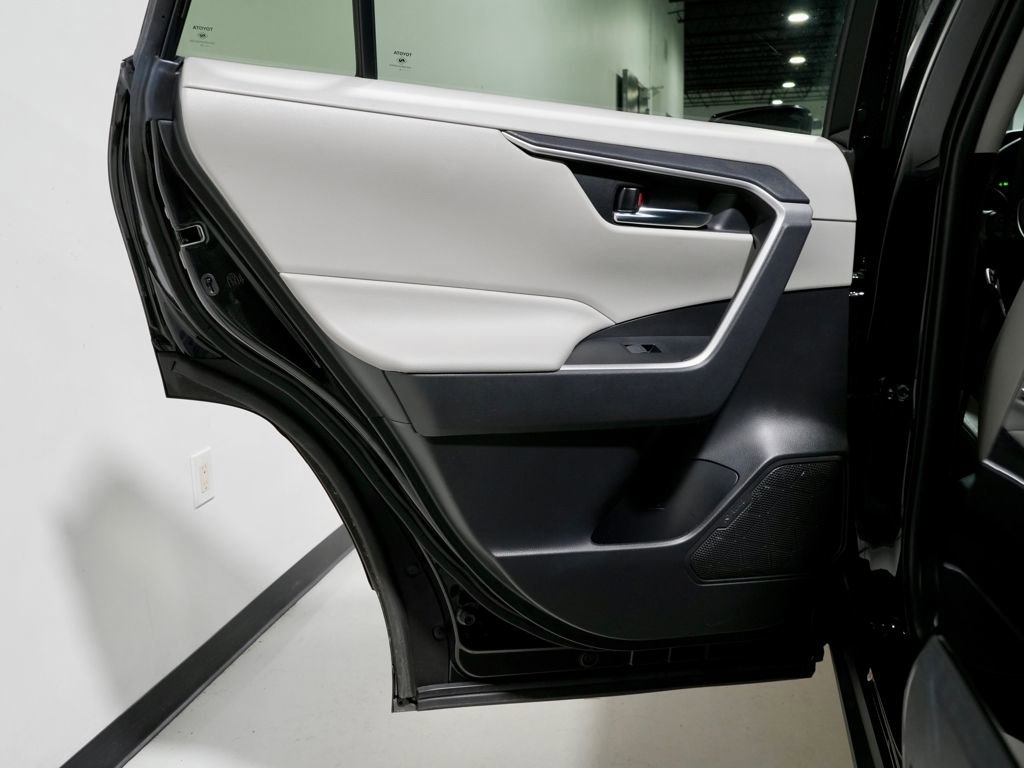 Used 2022 Toyota RAV4 XLE Premium image 28