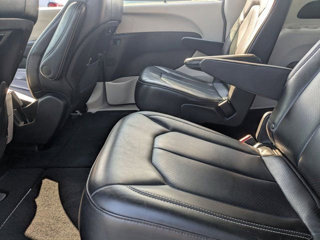 Used 2023 Chrysler Pacifica Touring-L image 20