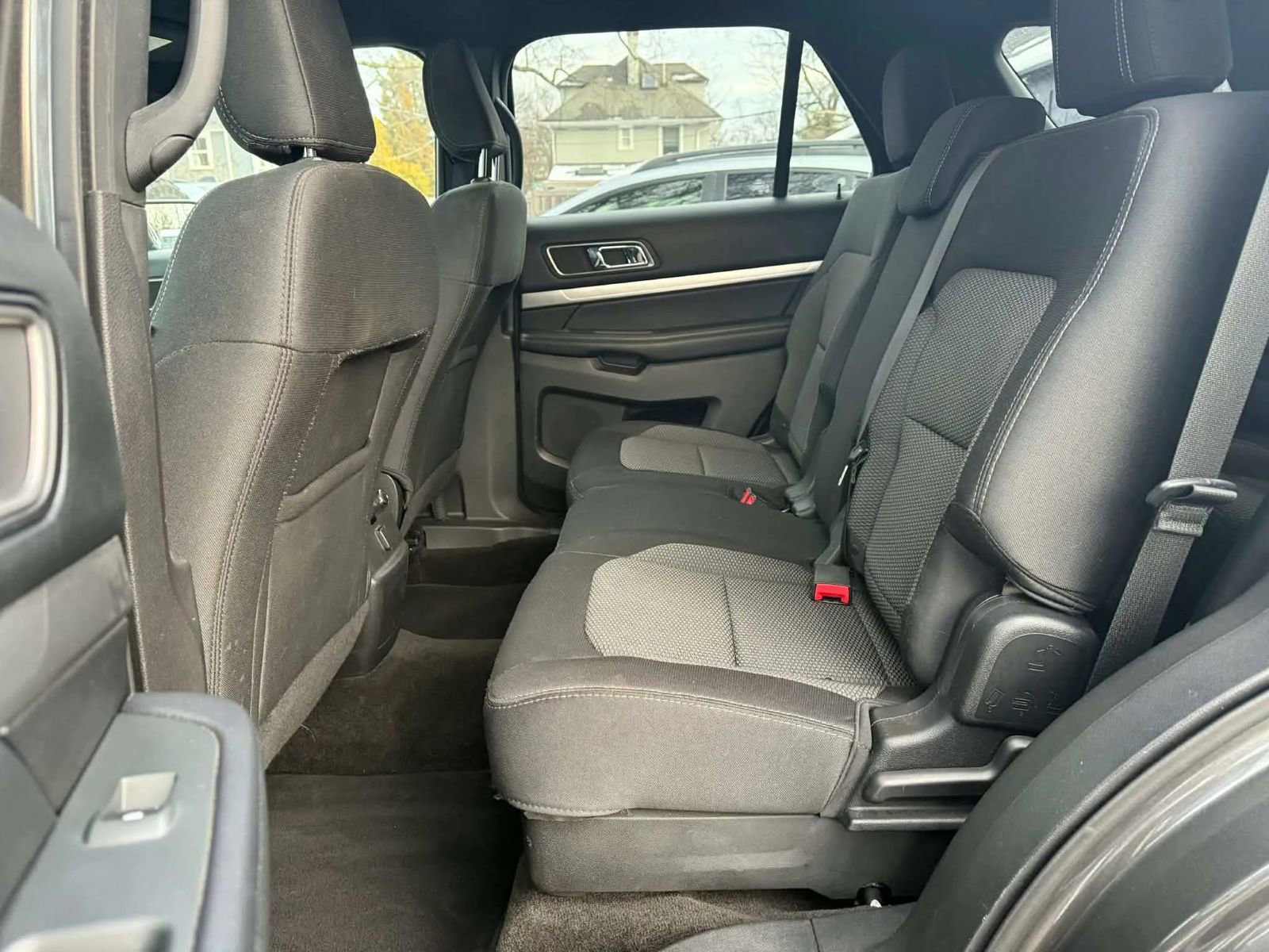 Used 2018 Ford Explorer XLT image 8