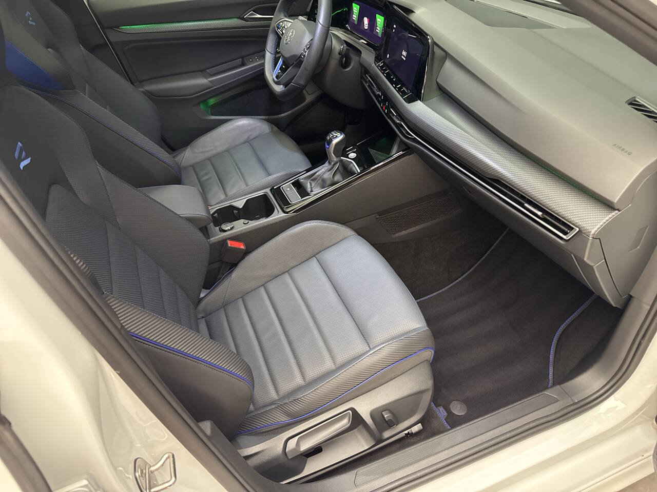 Used 2024 Volkswagen Golf R image 31