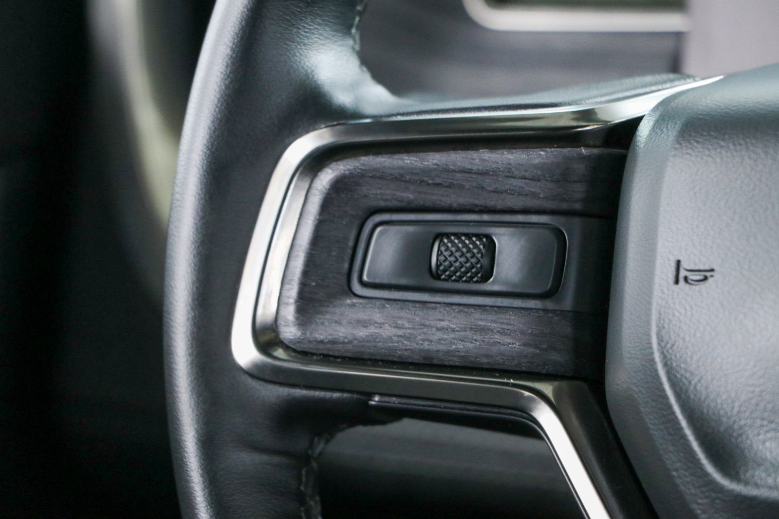 Used 2024 Rivian R1S Adventure AWD/4WD image 12