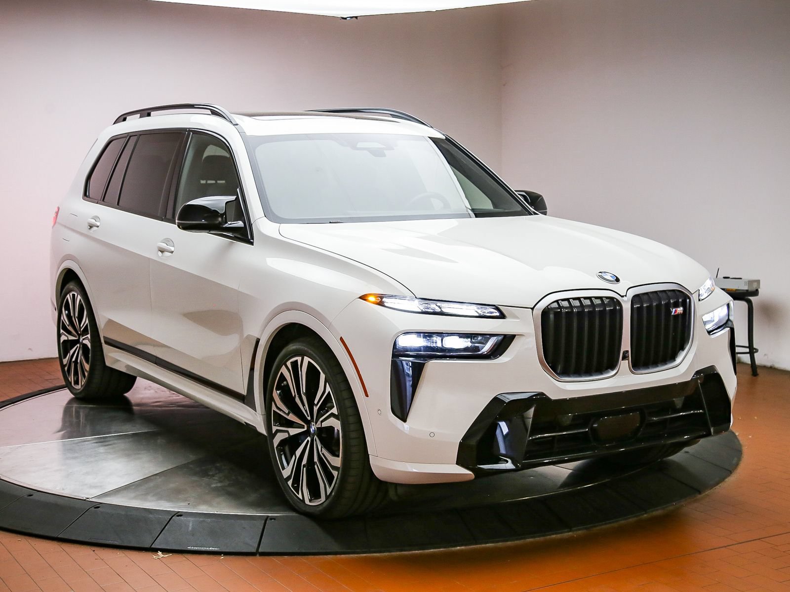 Certified 2024 BMW X7 M60i AWD/4WD image 3
