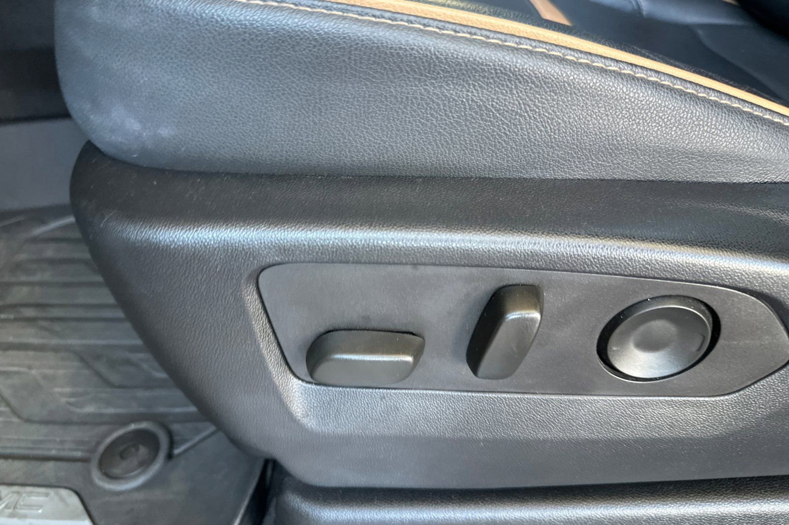 Certified 2022 GMC Yukon AT4 AWD/4WD image 12
