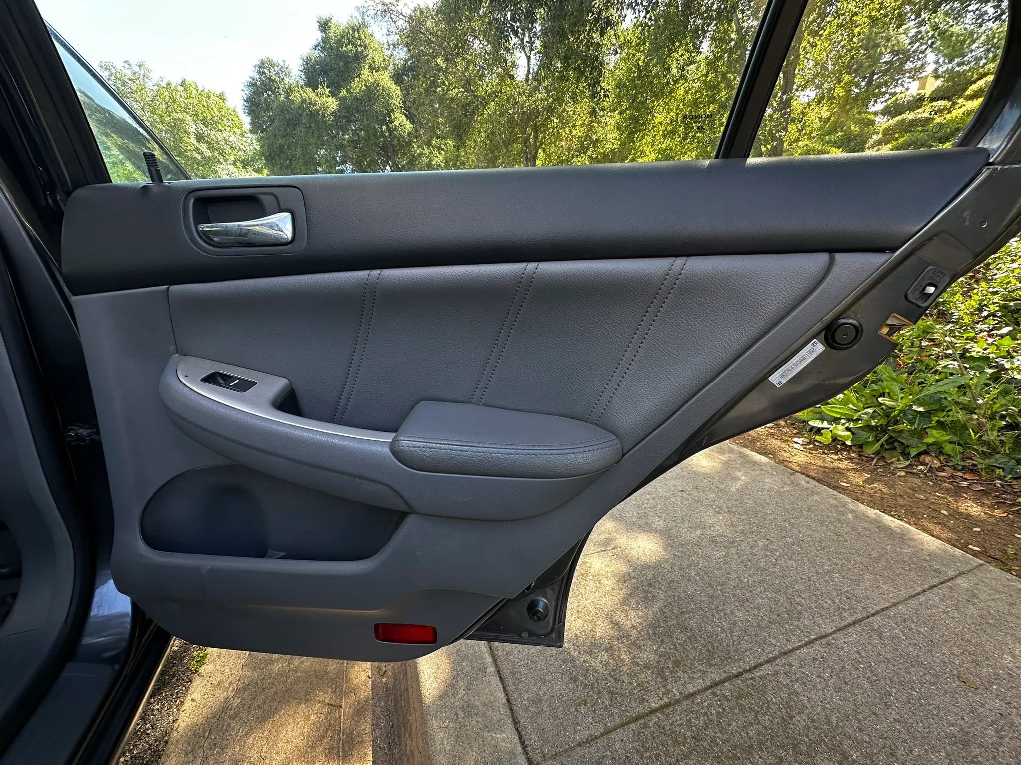Used 2005 Honda Accord EX-L image 17