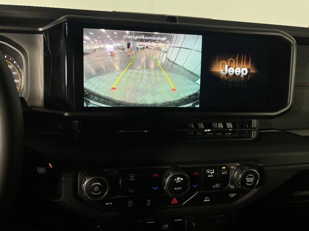 Used 2025 Jeep Wrangler Unlimited Rubicon image 16