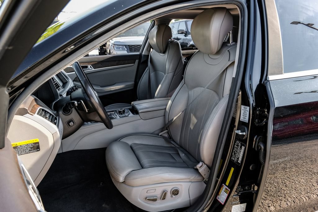 Used 2015 Hyundai Genesis 5.0 w/ Option Group 05 RWD image 32