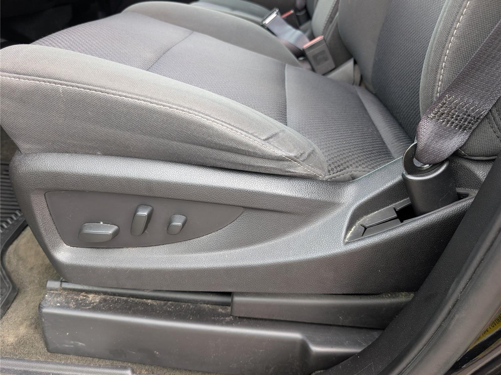 Used 2017 Chevrolet Silverado 1500 LT AWD/4WD image 19