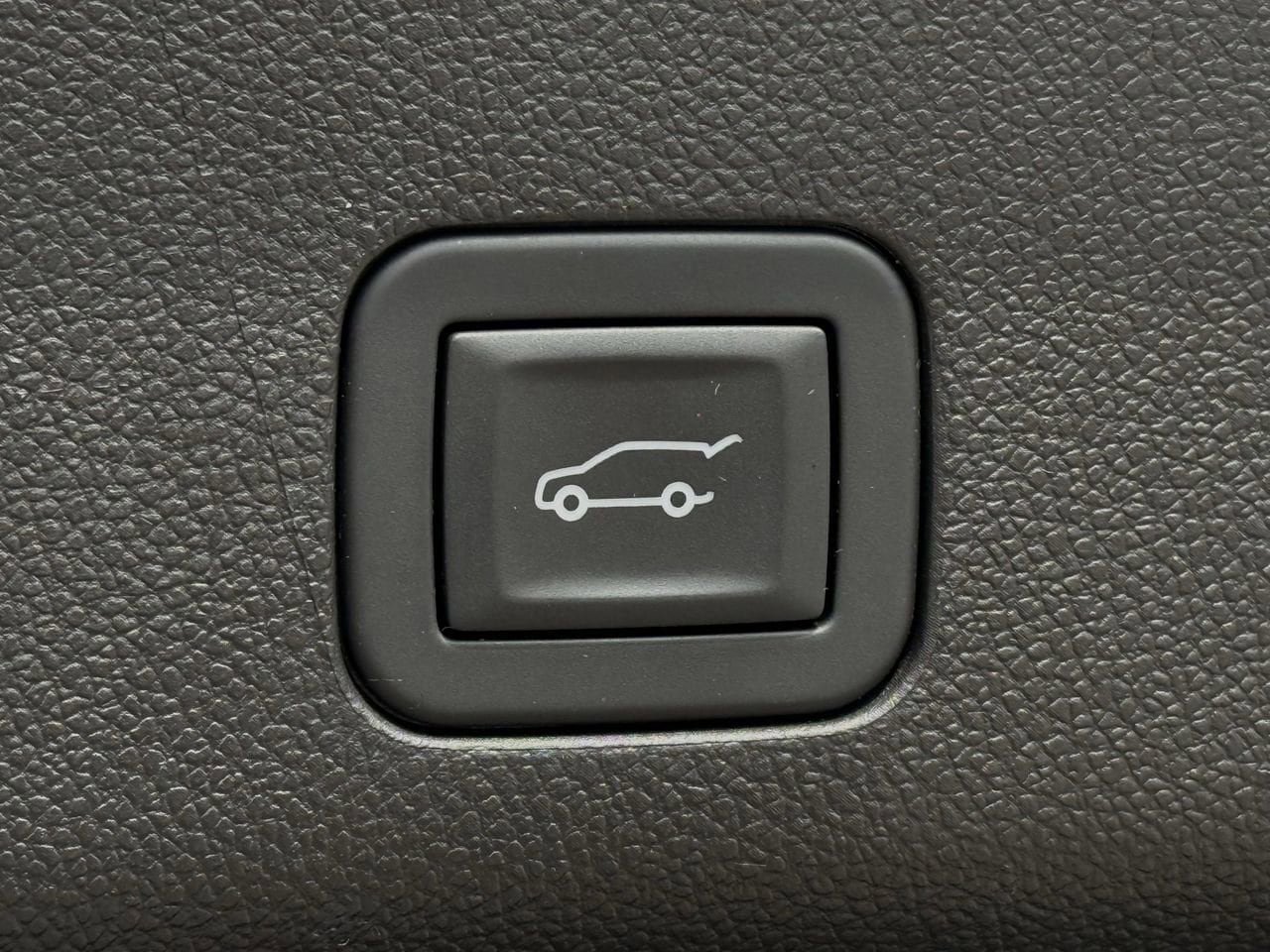Certified 2025 Chevrolet Suburban Premier AWD/4WD image 26