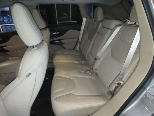 Used 2019 Jeep Cherokee Latitude w/ Popular Appearance Group image 22