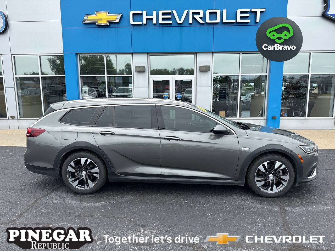 Certified 2018 Buick Regal Essence w/ Driver Confidence Package #1