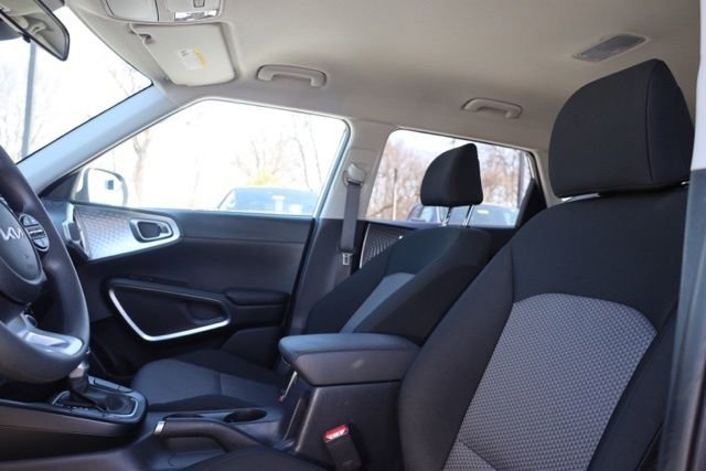 Used 2025 Kia Soul LX image 16