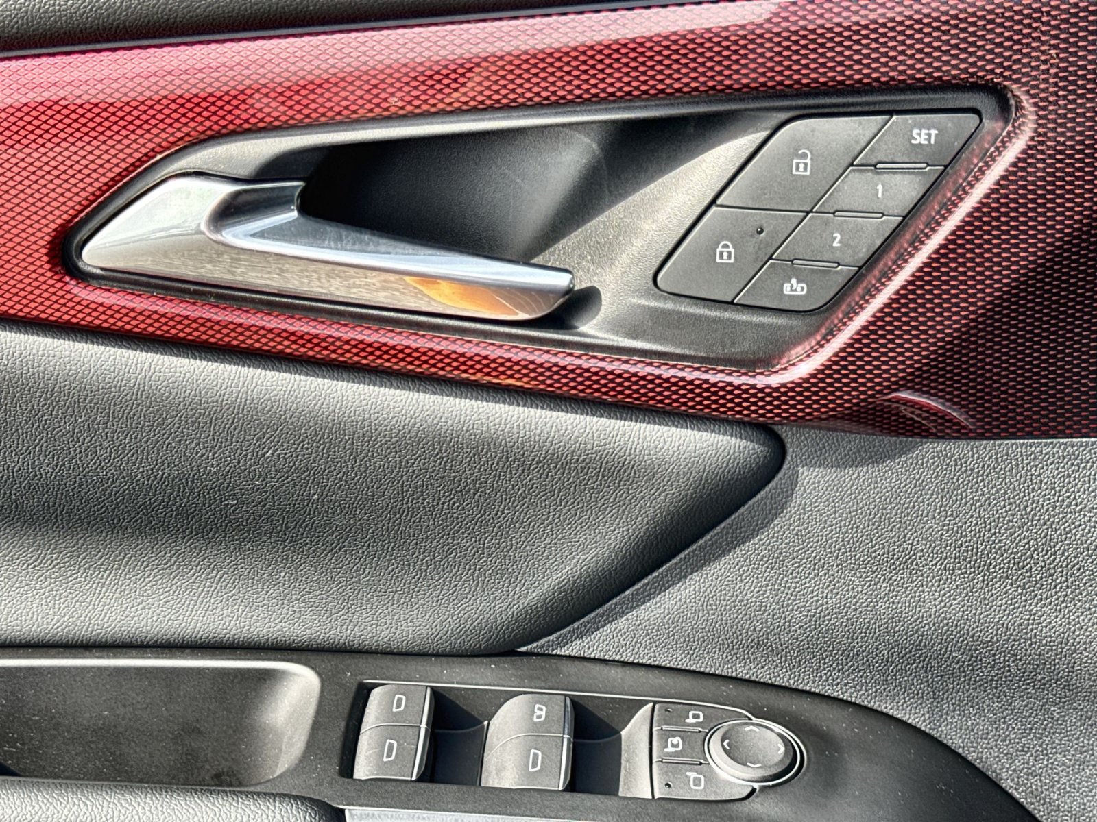Used 2024 Chevrolet Traverse RS FWD image 15