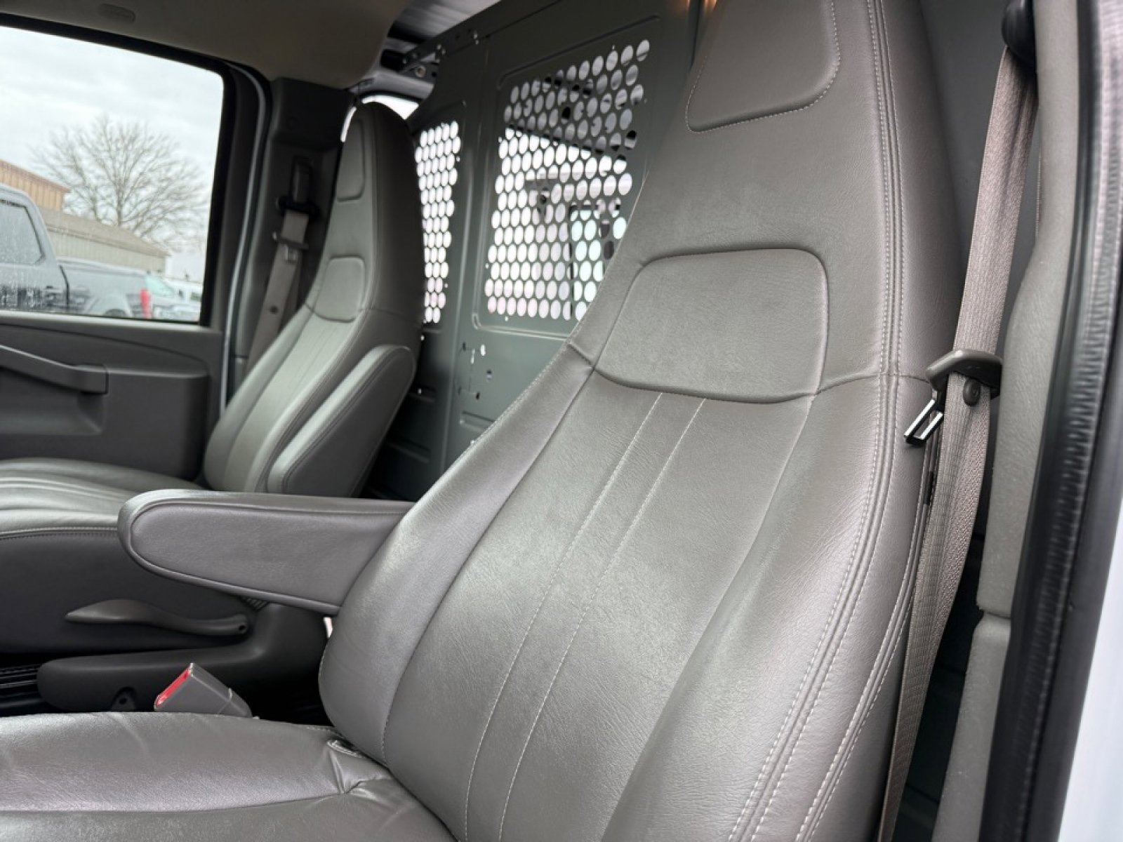 Used 2018 Chevrolet Express 2500 w/ Driver Convenience Package image 15