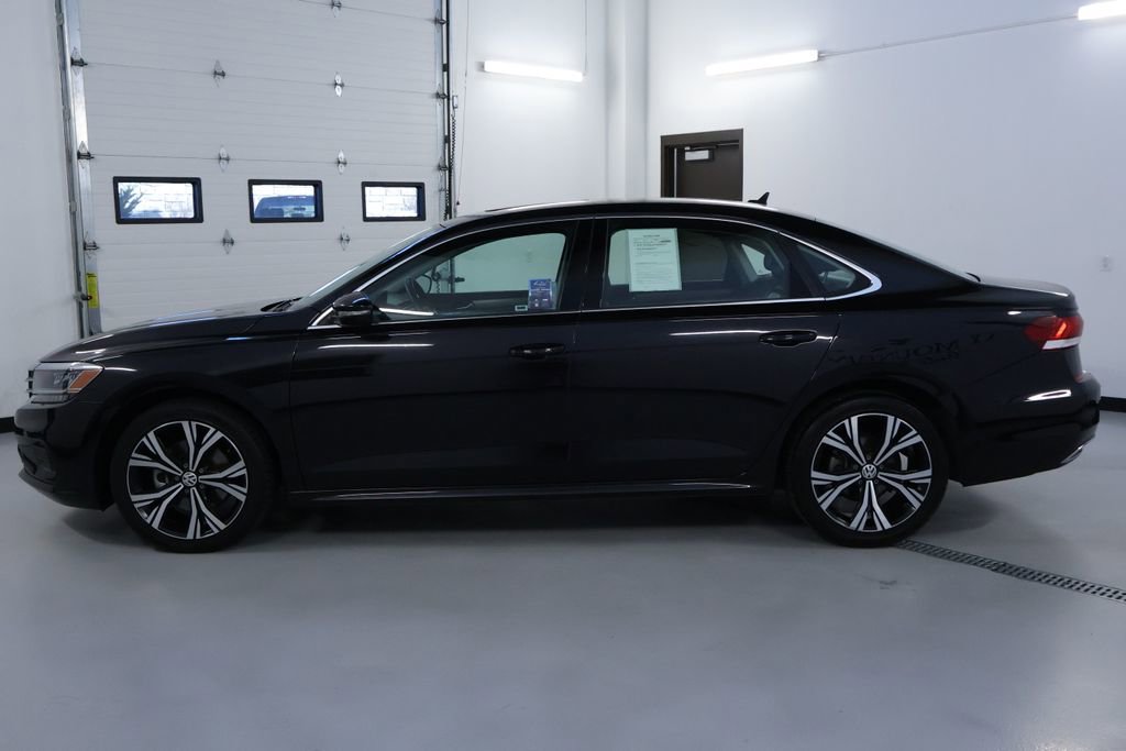 Used 2021 Volkswagen Passat 2.0T SE image 4