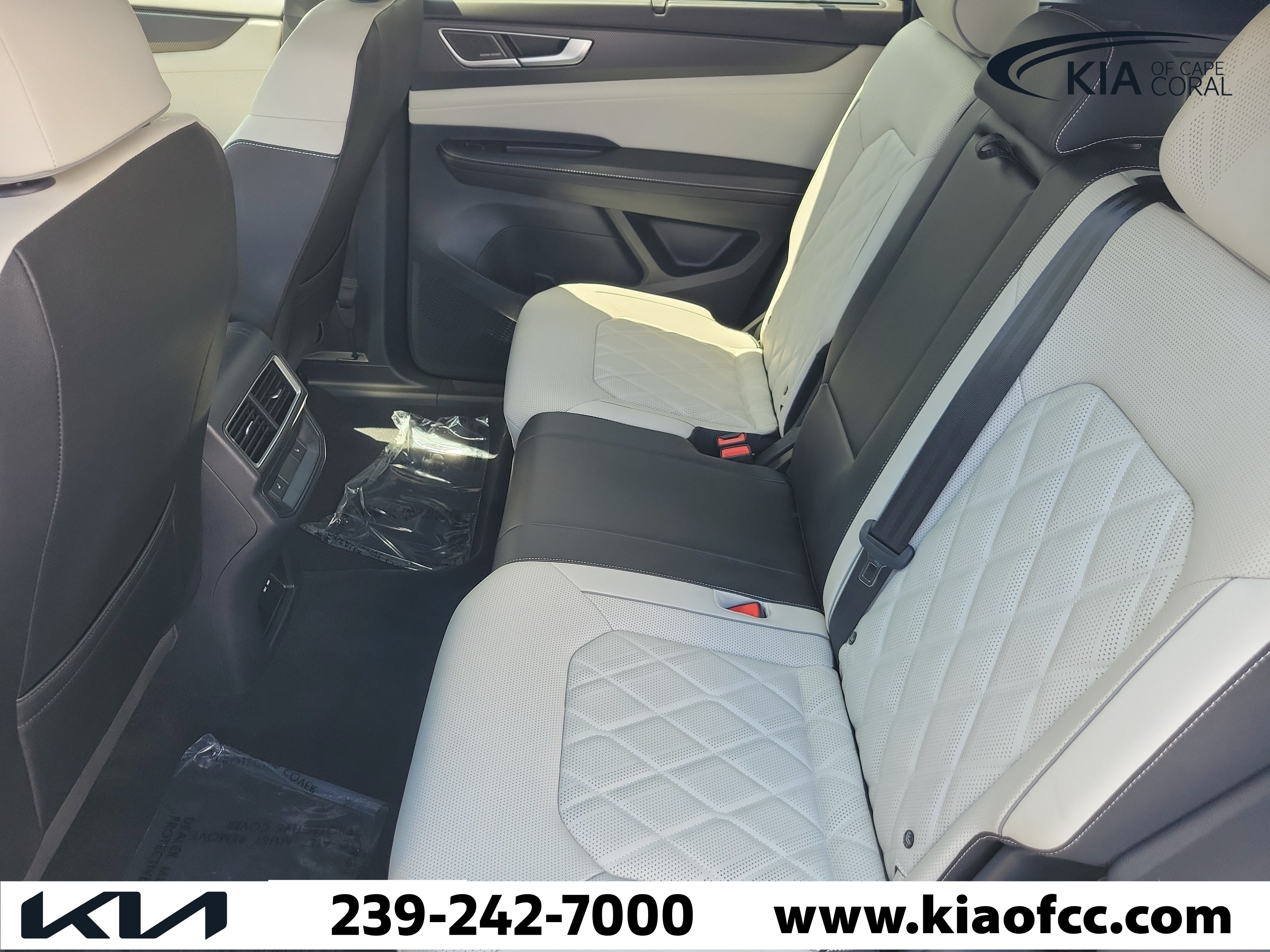 Used 2025 Volkswagen Atlas Cross Sport SEL Premium R-Line AWD/4WD image 13