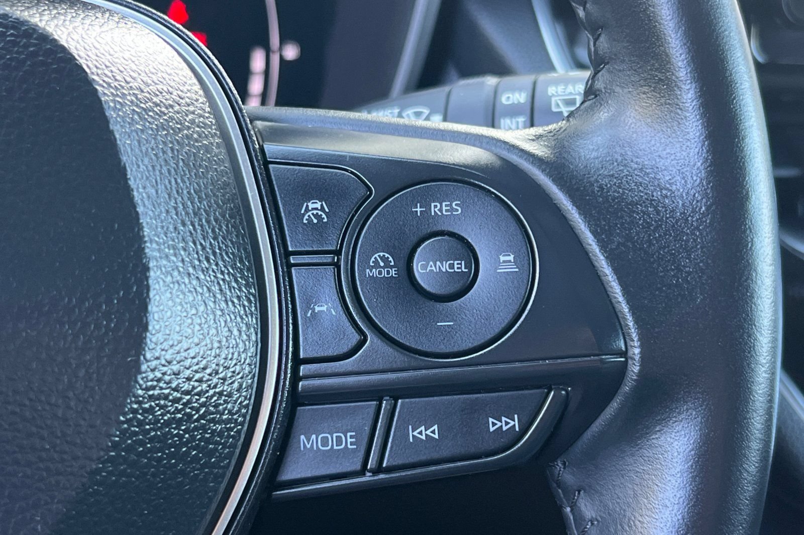 Certified 2025 Toyota Corolla Cross XLE FWD image 35