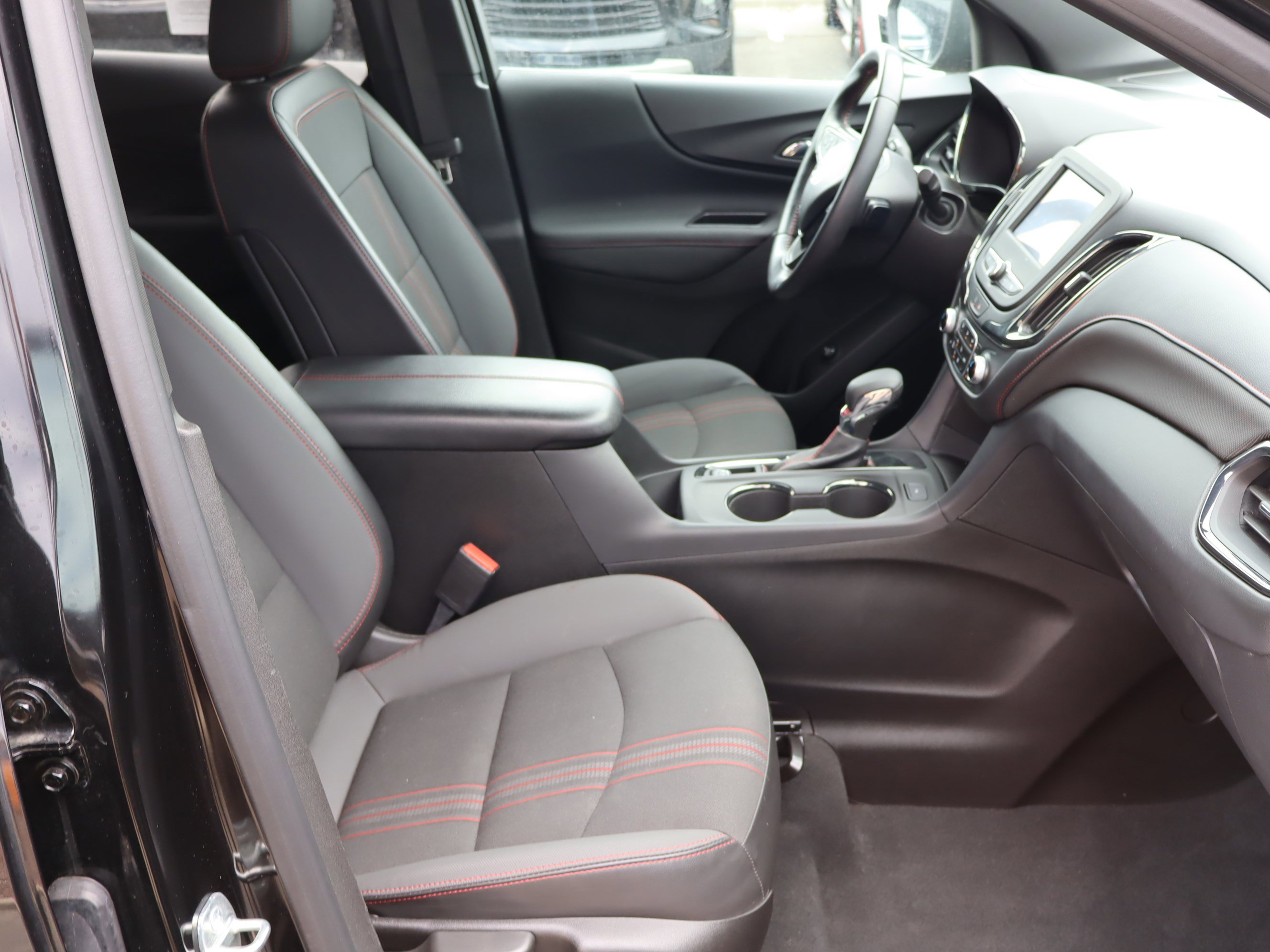 Used 2022 Chevrolet Equinox RS w/ LPO, Floor Liner Package image 37