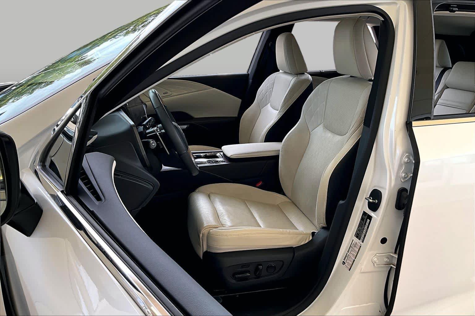 Used 2024 Lexus RX 350 FWD w/ Convenience Package image 7