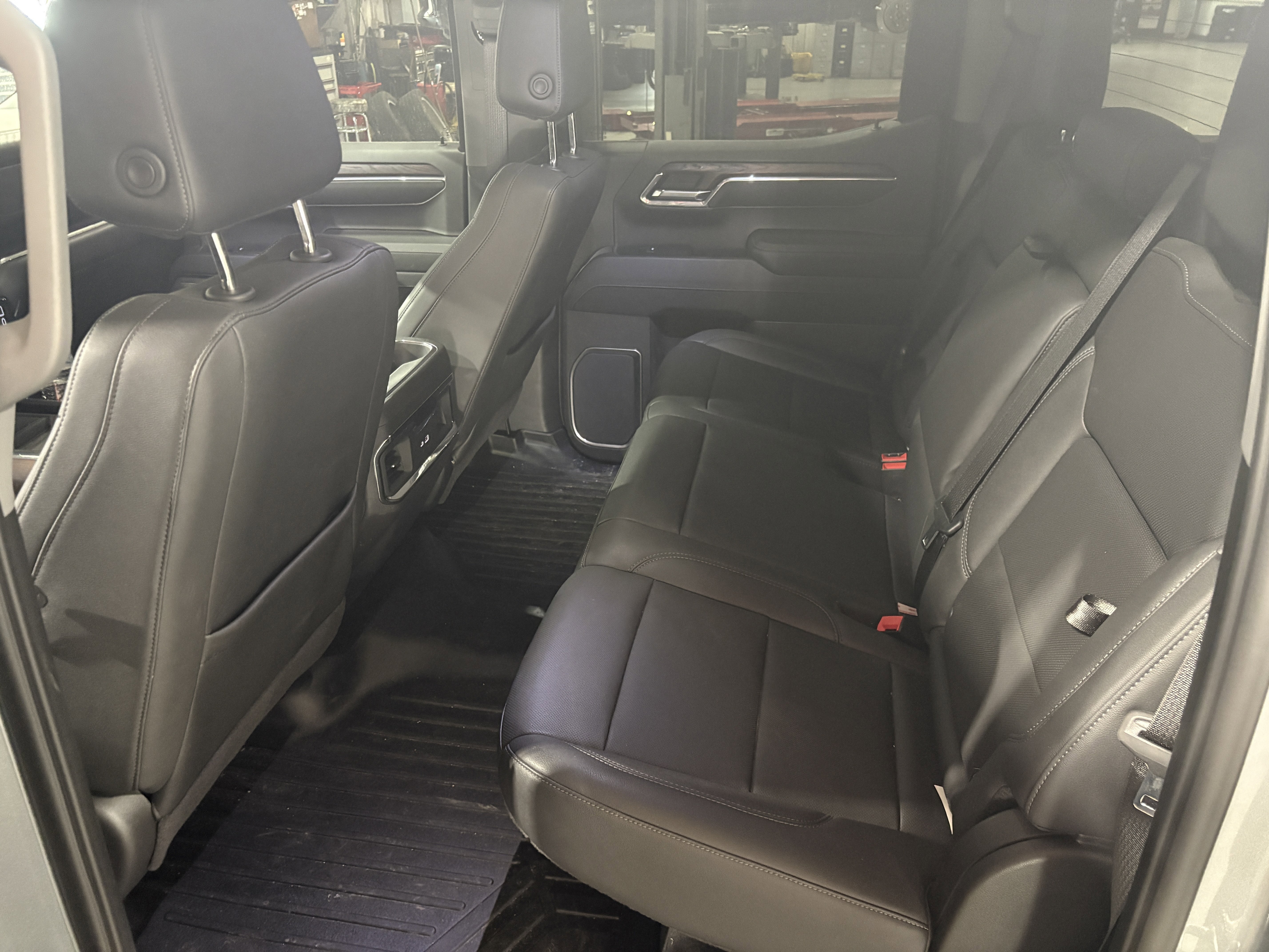 Used 2024 GMC Sierra 1500 SLT w/ SLT Convenience Package image 30