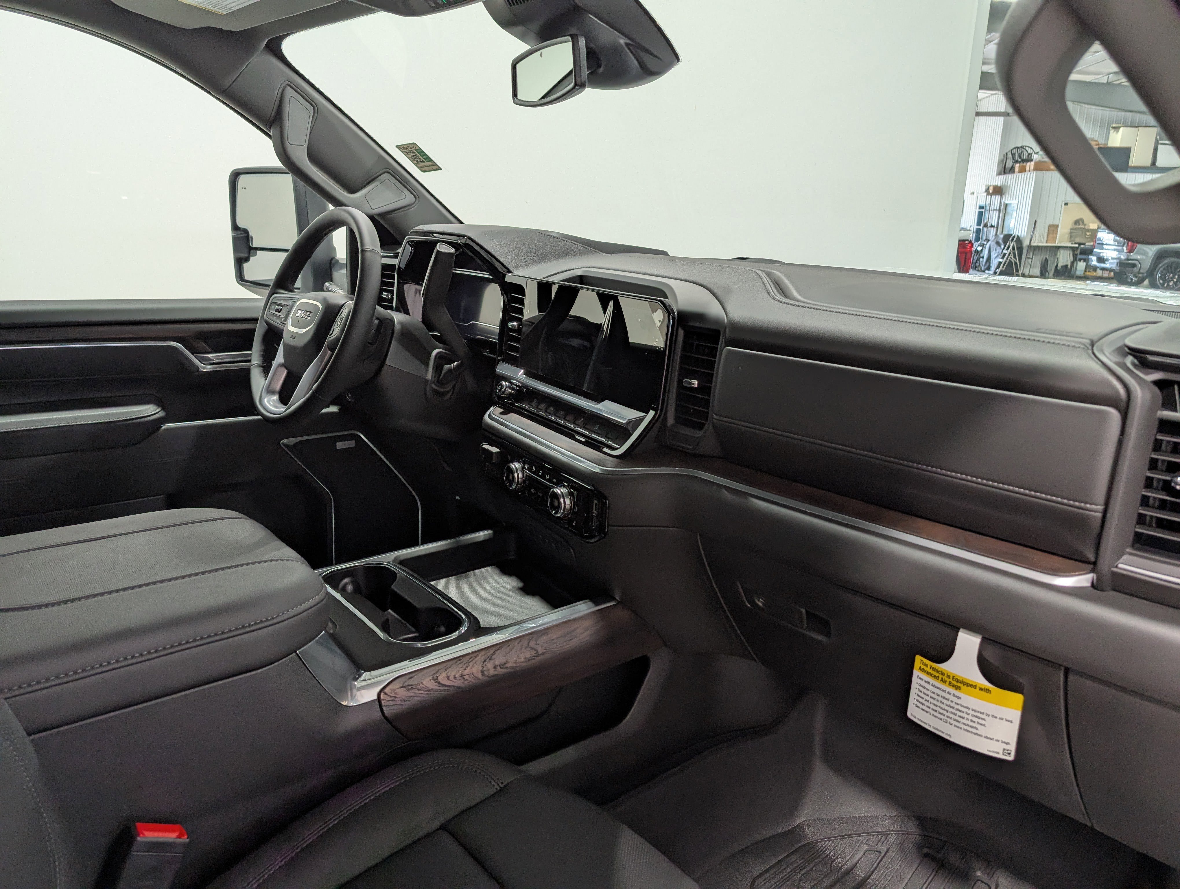 Used 2025 GMC Sierra 3500 SLT w/ SLT Premium Package image 20