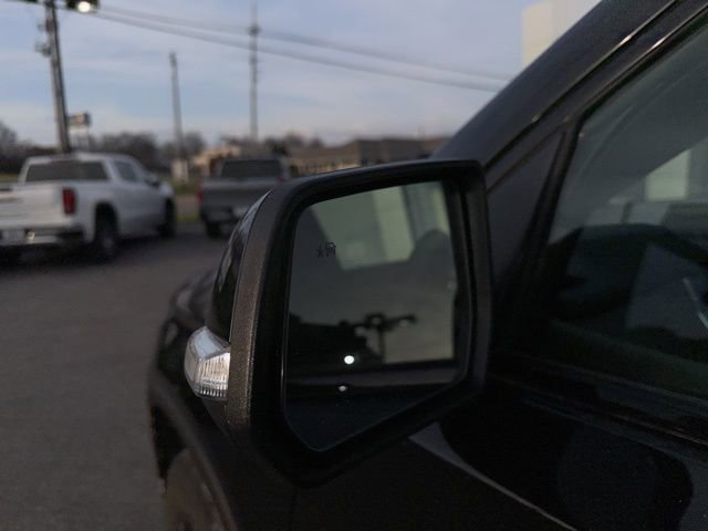 Used 2023 Chevrolet Traverse LT image 25