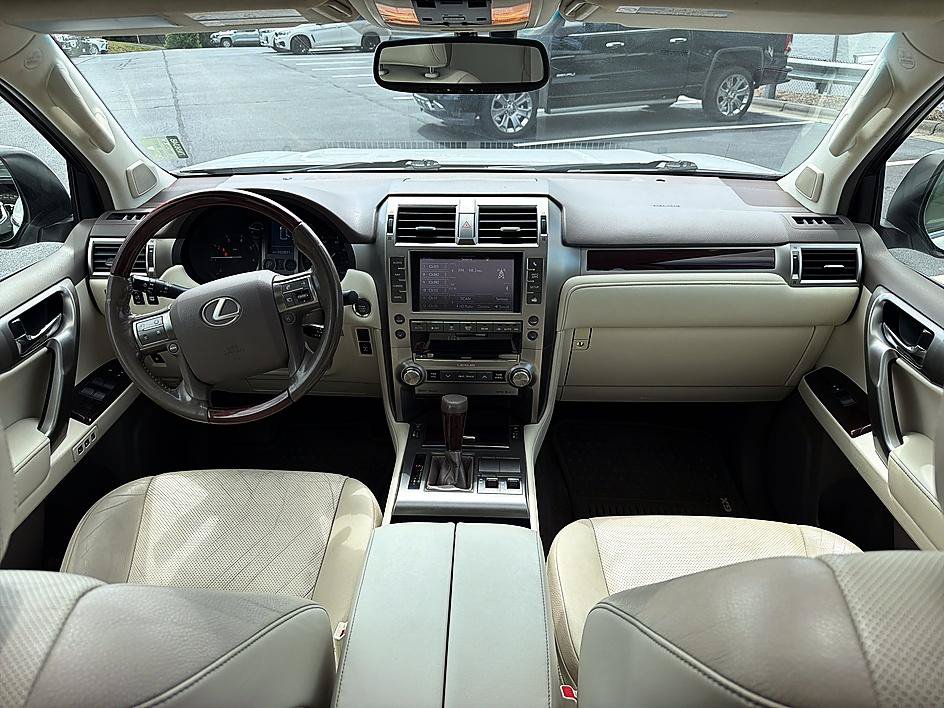 Used 2017 Lexus GX 460 Premium w/ Premium Package AWD/4WD image 19