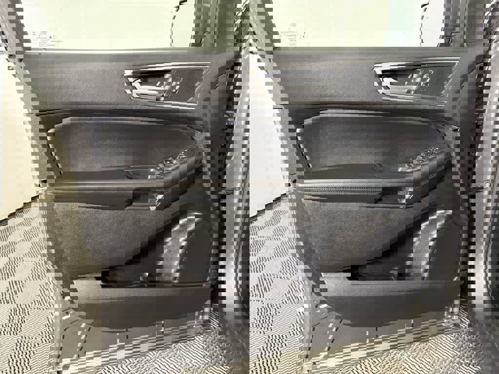 Used 2021 Ford Edge SEL w/ Convenience Package image 8