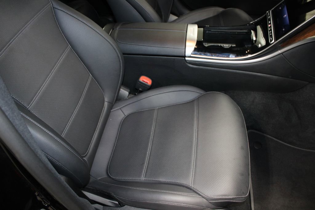 Used 2025 Mercedes-Benz C 300 Sedan image 18