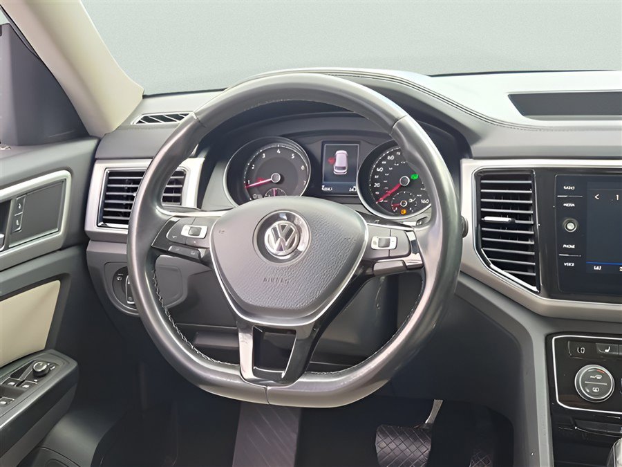 Used 2018 Volkswagen Atlas SEL FWD image 14