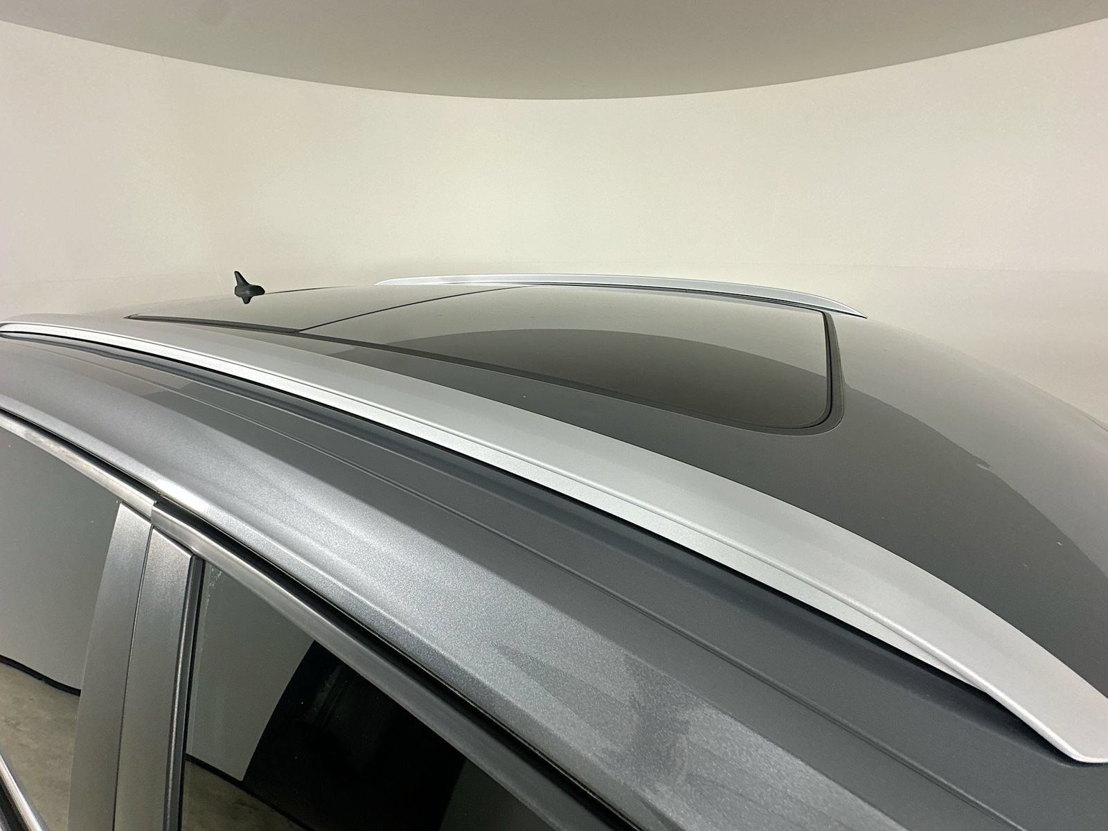 Used 2020 Volkswagen Atlas Cross Sport SE w/ Panoramic Sunroof Package AWD/4WD image 12