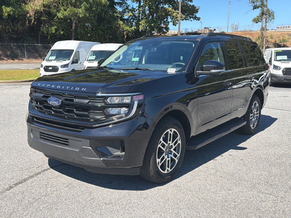 Used 2025 Ford Expedition Active AWD/4WD image 3